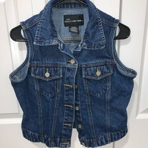Youth medium NO BOUNDARIES cropped jean vest